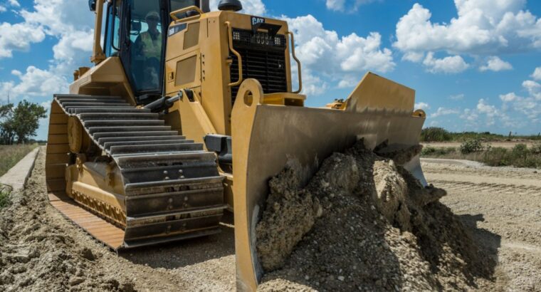 Inchiriem: macara/le, cilindru compactor,buldozer